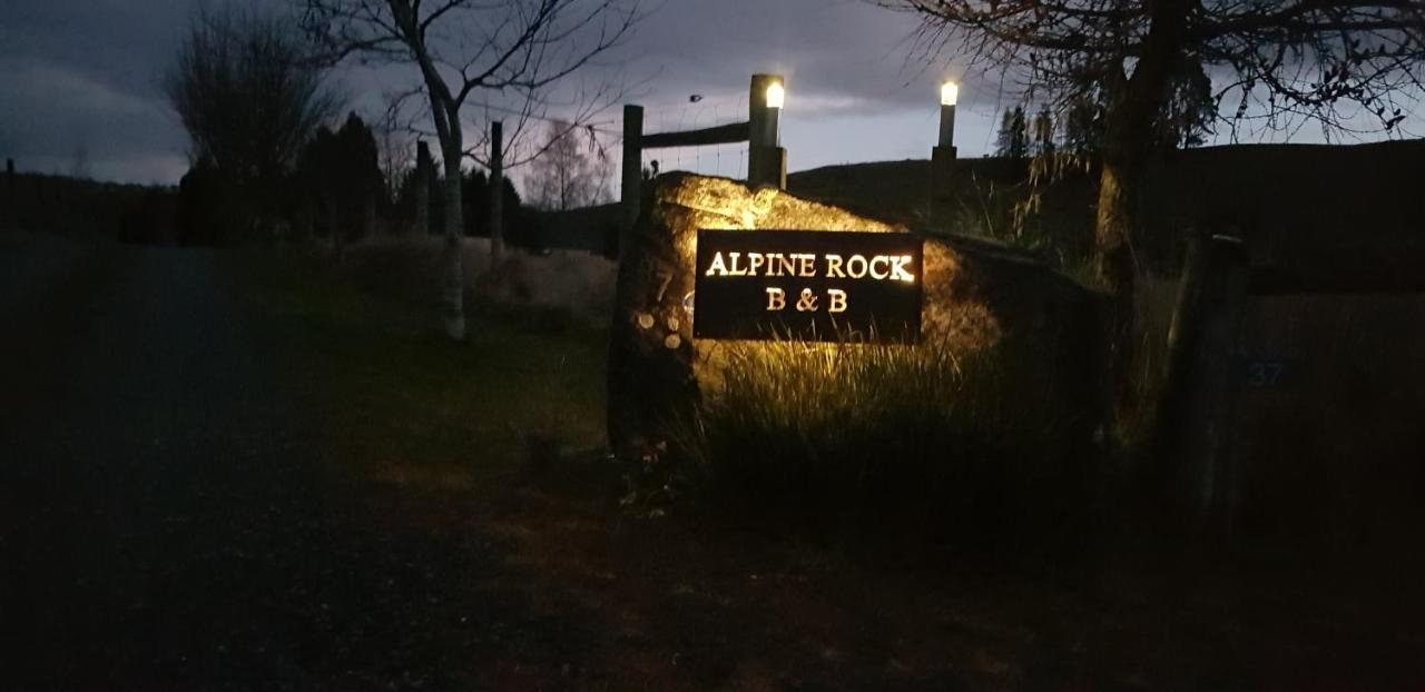 Alpine Rock B&B Te Anau Zewnętrze zdjęcie